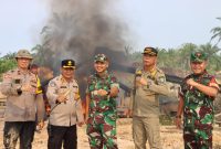 Kapolres Bungo, Dandim 0416 Bute, dan Pemerintah, di lokasi PETI. Dok: Istimewa