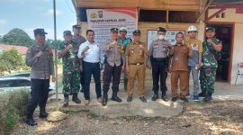 Kapolsek Sekernan  AKP Taroni Zebua, Kepala Pelaksana BPBD Kab.Muaro Jambi Dr. Ahmad Ridwan, S.H., M.H., dan Instrumen lainya.
Dok: Istimewa 