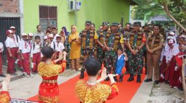 Kujungan Ketua Tim Wasev TMMD Ke-121 Tahun 2024 Ke Program TMMD Beserta Rombongan. Dok: Istimewa 