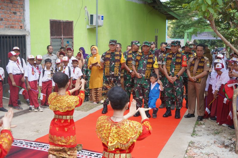 Kujungan Ketua Tim Wasev TMMD Ke-121 Tahun 2024 Ke Program TMMD Beserta Rombongan. Dok: Istimewa