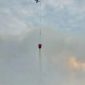 Helikopter Memadamkan Api di Lahan Desa Rawang Kempas. Dok: Istimewa