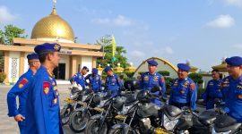 Direktur Polairud Polda Jambi  Kombes Pol Agus Tri Waluyo melakukan pemeriksaan kelengkapan kendaraan dinas Inventaris untuk memastikan bahwa kendaraan siap pakai. Dok: Istimewa 