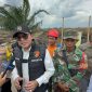 Ditreskrimsus Polda Jambi Kombes Pol DR Bambang Yugo Pamungkas turun langsung meninjau lokasi lahan yang terbakar di Desa Pematang Buluh Kecamatan Batara Kabupaten Tanjabbar. Dok: Istimewa
