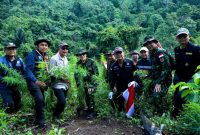 148 personel Tim Gabungan, yang terdiri dari BNN, POLRI, TNI, Kejaksaan Agung, Bea dan Cukai, Satpol PP, Dinas Pertanian, Dinas Kehutanan, serta Lembaga Swadaya Masyarakat (LSM) Granat, di Aceh Besar. Dok: Istimewa