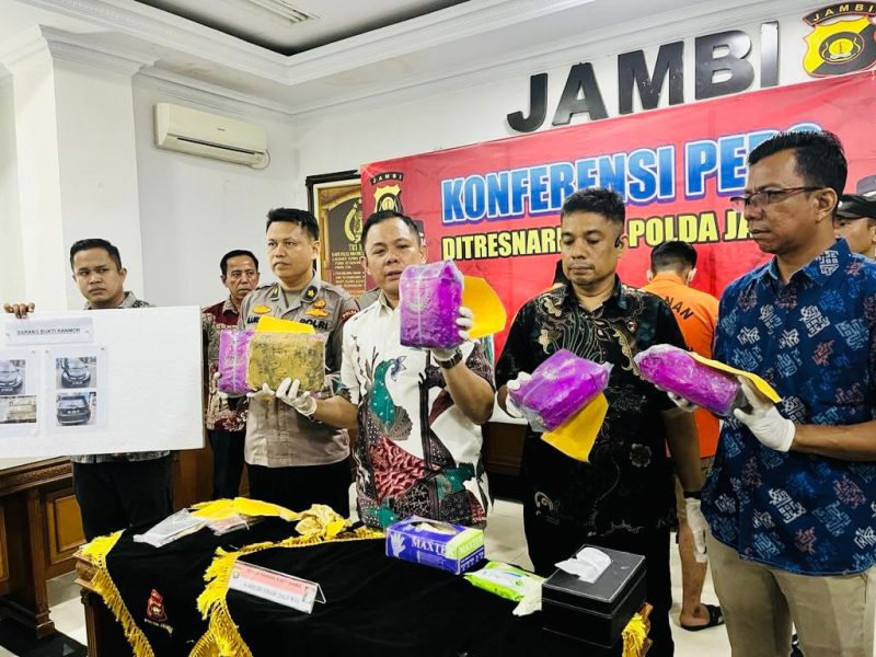 Ditresnarkoba Polda Jambi Beserta Jajaran Melakukan Konferensi Pers. Dok: Istimewa