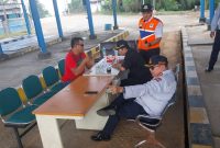 Operasi simpatik di Unit Pengujian Penimbangan Kendaraan Bermotor (UPPKB) Merlung di Kabupaten Muaro Jambi. Dok: Istimewa