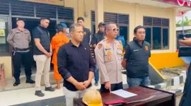 Kapolsek Mestong AKP R Deddy Wardana Gaos saat menggelar konferensi pers. Dok: Istimewa