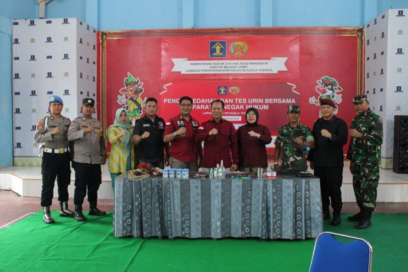 Adnan selaku Kakanwil Kemenkumham Jambi dan didampingi oleh Kadivpas Lili dan Gusti selaku kalapas. Dok: Istimewa