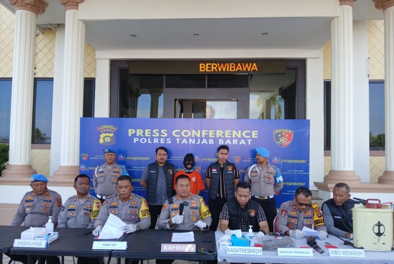 Kapolres Tanjung Jabung Barat AKBP Agung Basuki, S. I. K., M. Melakukan Conference Press. Dok: Istimewa